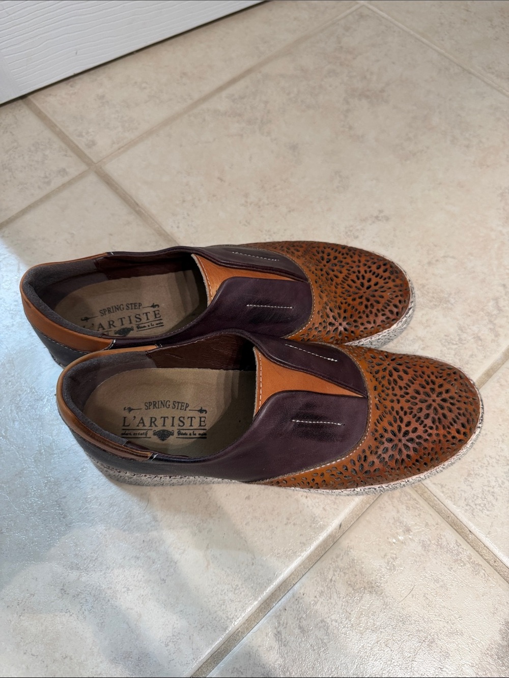 L'Artiste by Spring Step Women's Two-Tone Brown Leather Slip-On Sneakers